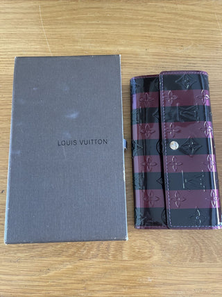 Louis Vuitton Sarah long Aramante Purple M91715