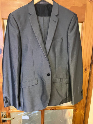 Taylor and Wright men's grey2 piece  suit Size 40R slim fit