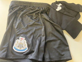 newcastle utd shorts and socks 2-3 yrs